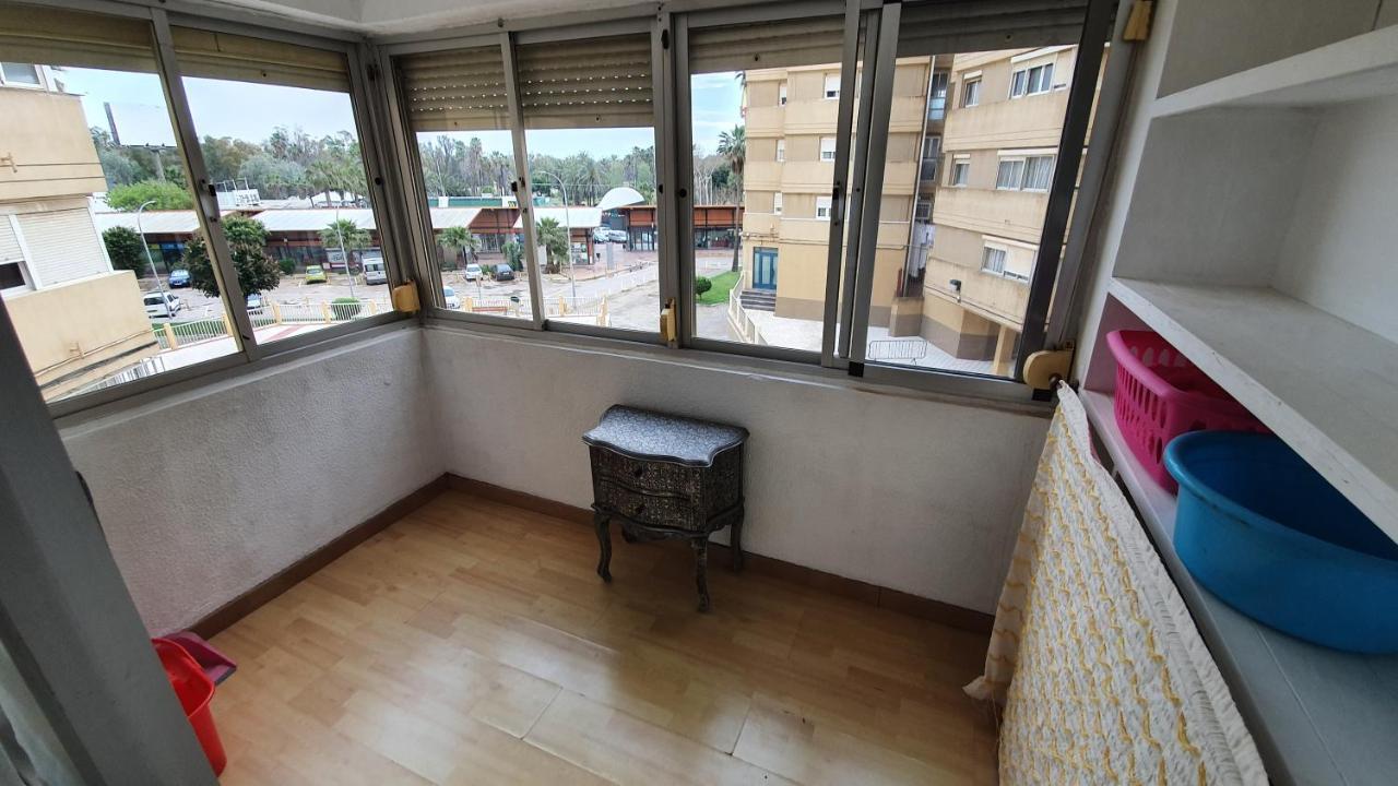 Visit Gibraltar Stay In La Linea For Less! La Línea de la Concepción 외부 사진